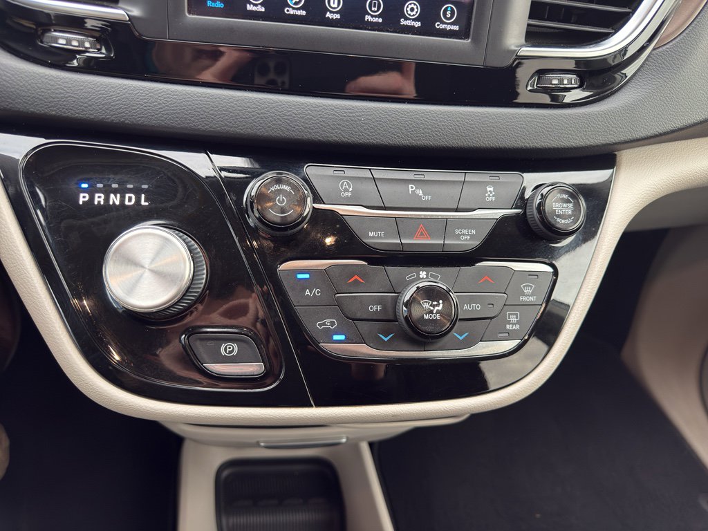 Used 2018 Chrysler Pacifica Touring Plus image 17