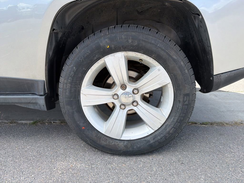 Used 2016 Jeep Compass Latitude AWD/4WD image 41