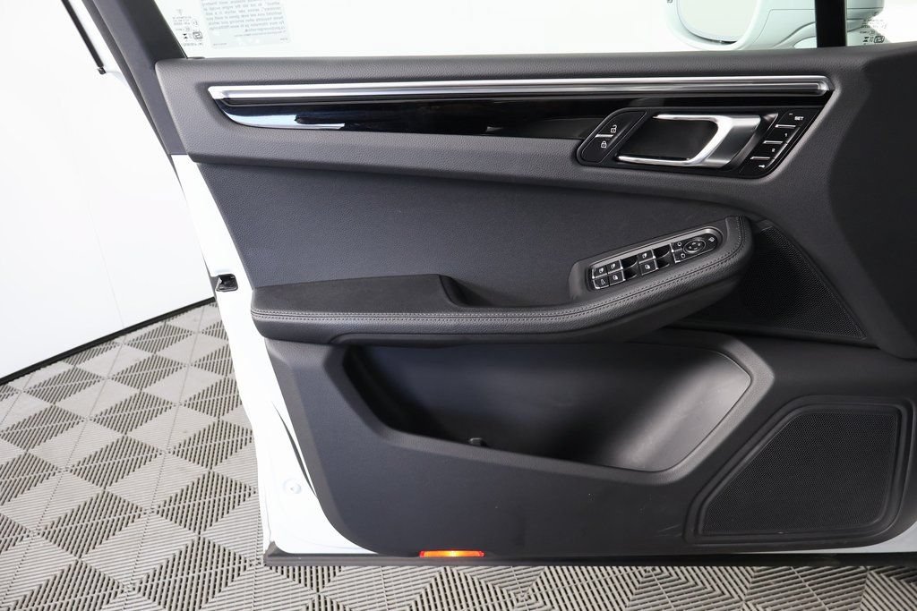 Used 2024 Porsche Macan AWD/4WD image 12