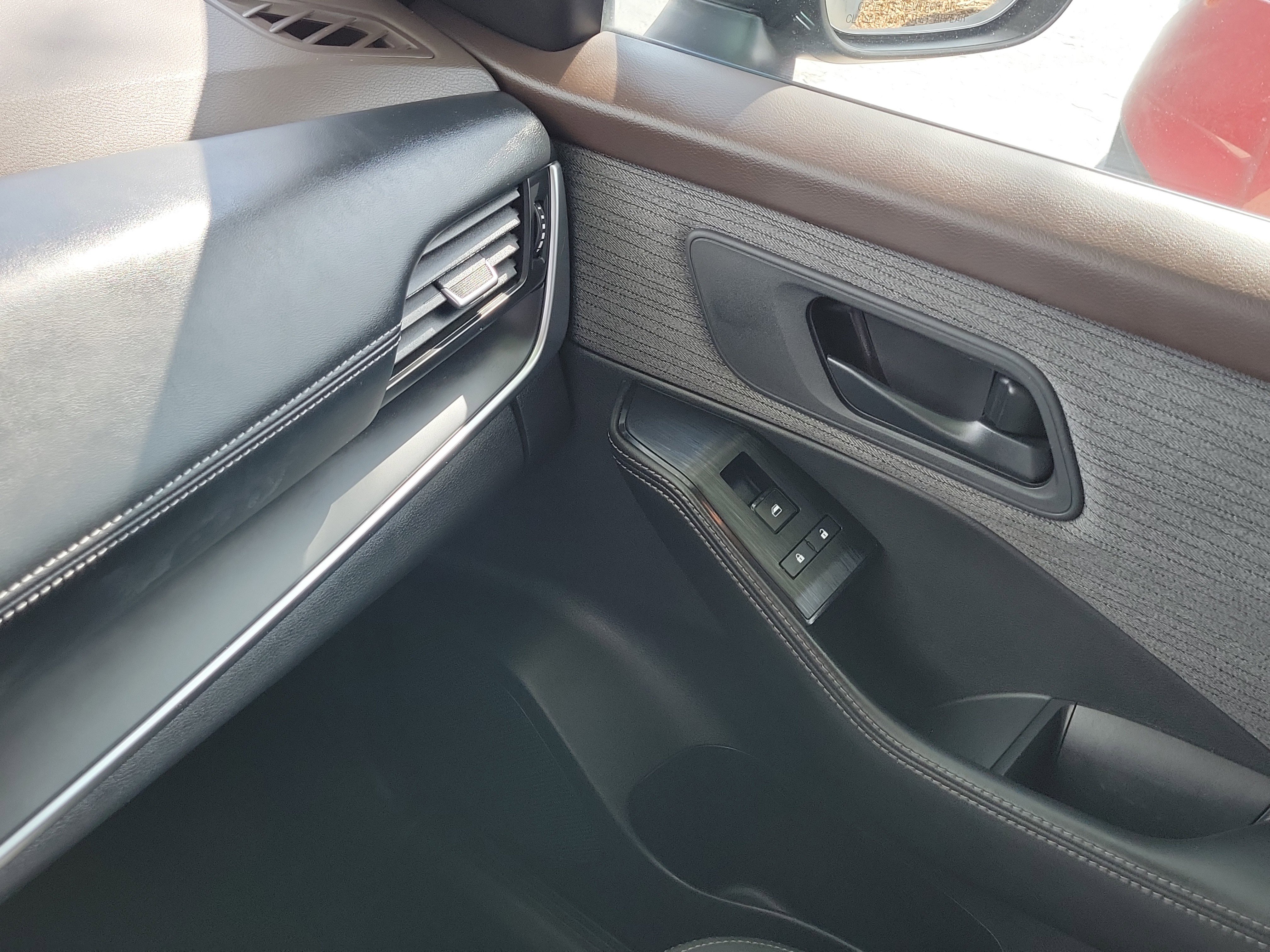 Used 2021 Nissan Rogue S AWD/4WD image 28