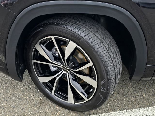 Used 2024 Volkswagen Atlas Cross Sport SEL Premium R-Line image 39