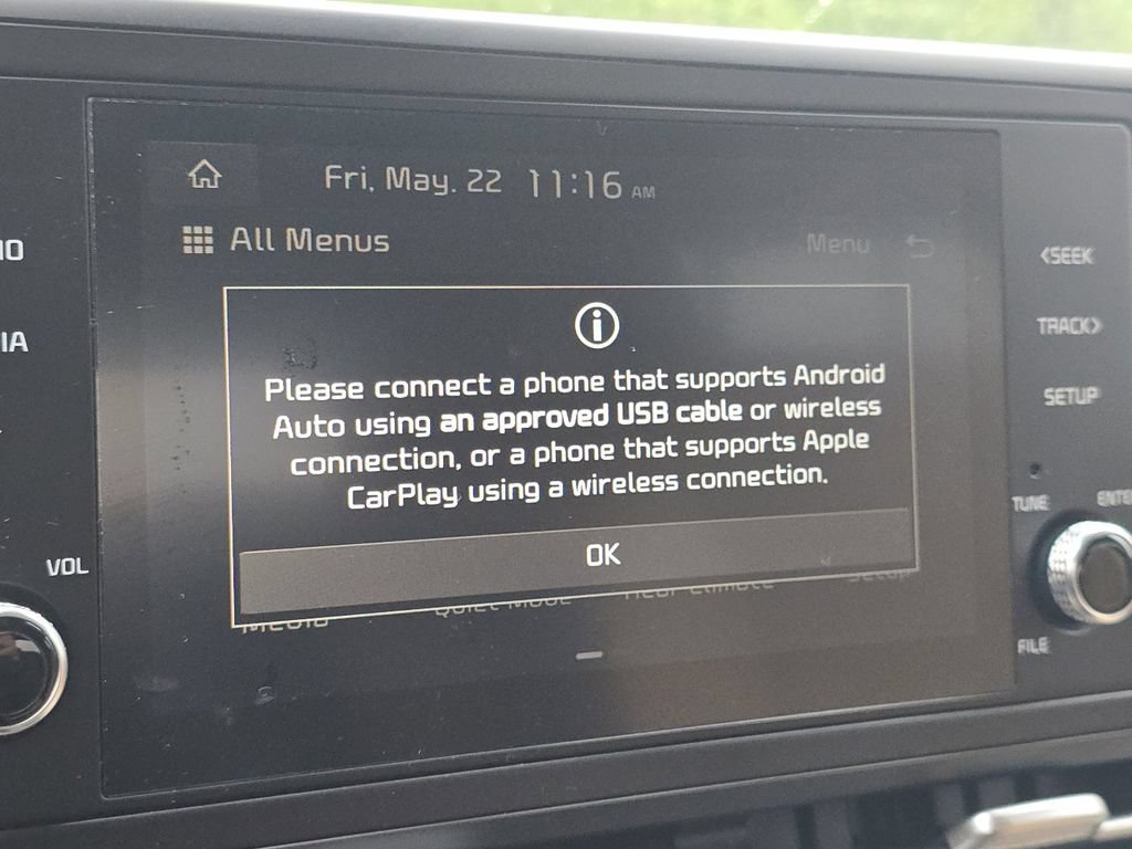 Used 2023 Kia Carnival LX FWD image 3