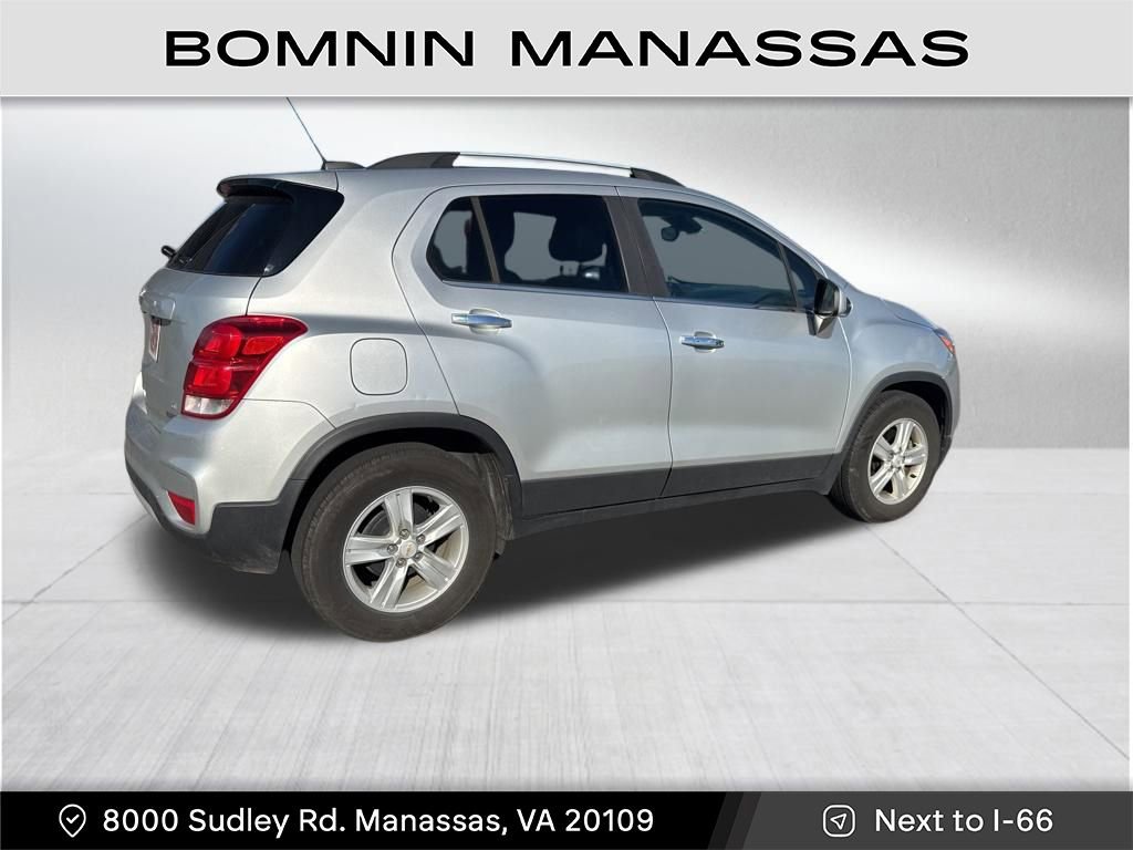 Used 2020 Chevrolet Trax LT w/ LT Convenience Package image 2