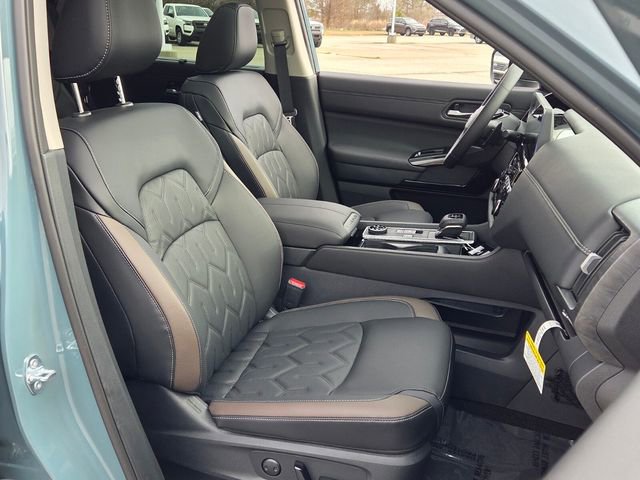 New 2026 Nissan Pathfinder Platinum w/ Cargo Package image 17