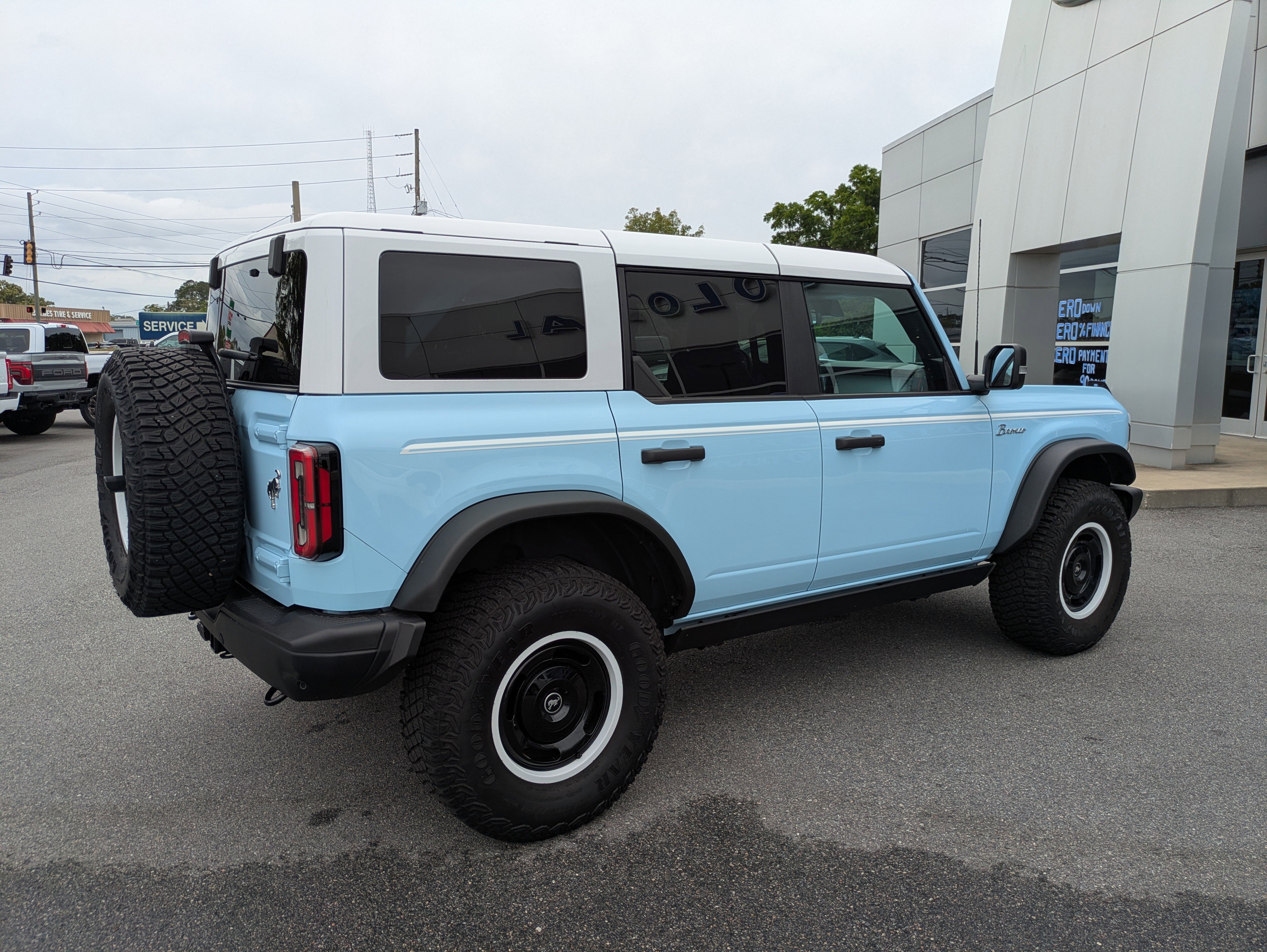 Used 2023 Ford Bronco Heritage Edition image 4