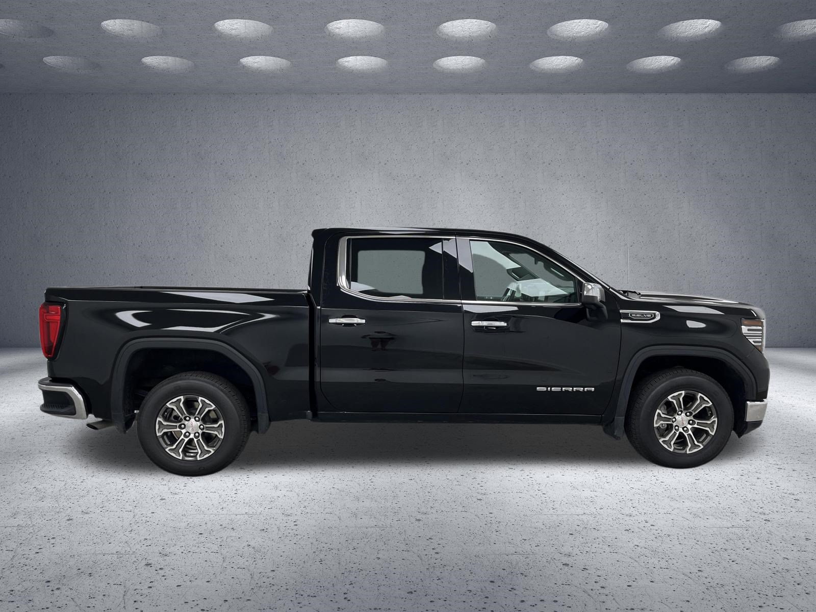 Used 2025 GMC Sierra 1500 SLT RWD image 6
