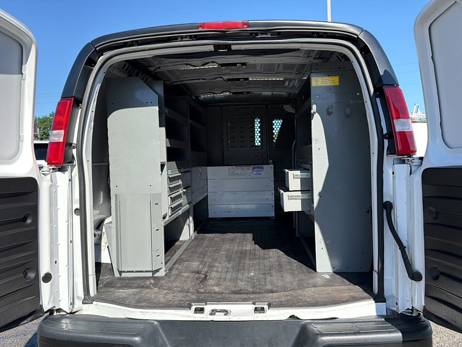 Used 2020 Chevrolet Express 3500 w/ Driver Convenience Package RWD image 8