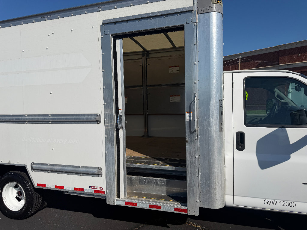 Used 2022 GMC Savana 3500 Extended w/ Power Convenience Package RWD image 20