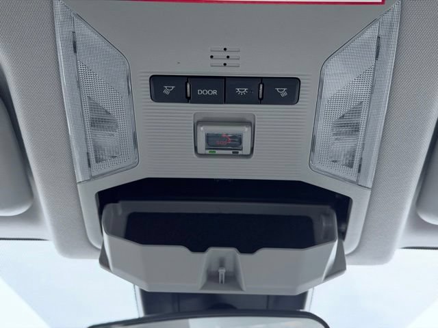 Used 2023 Toyota RAV4 LE AWD/4WD image 38