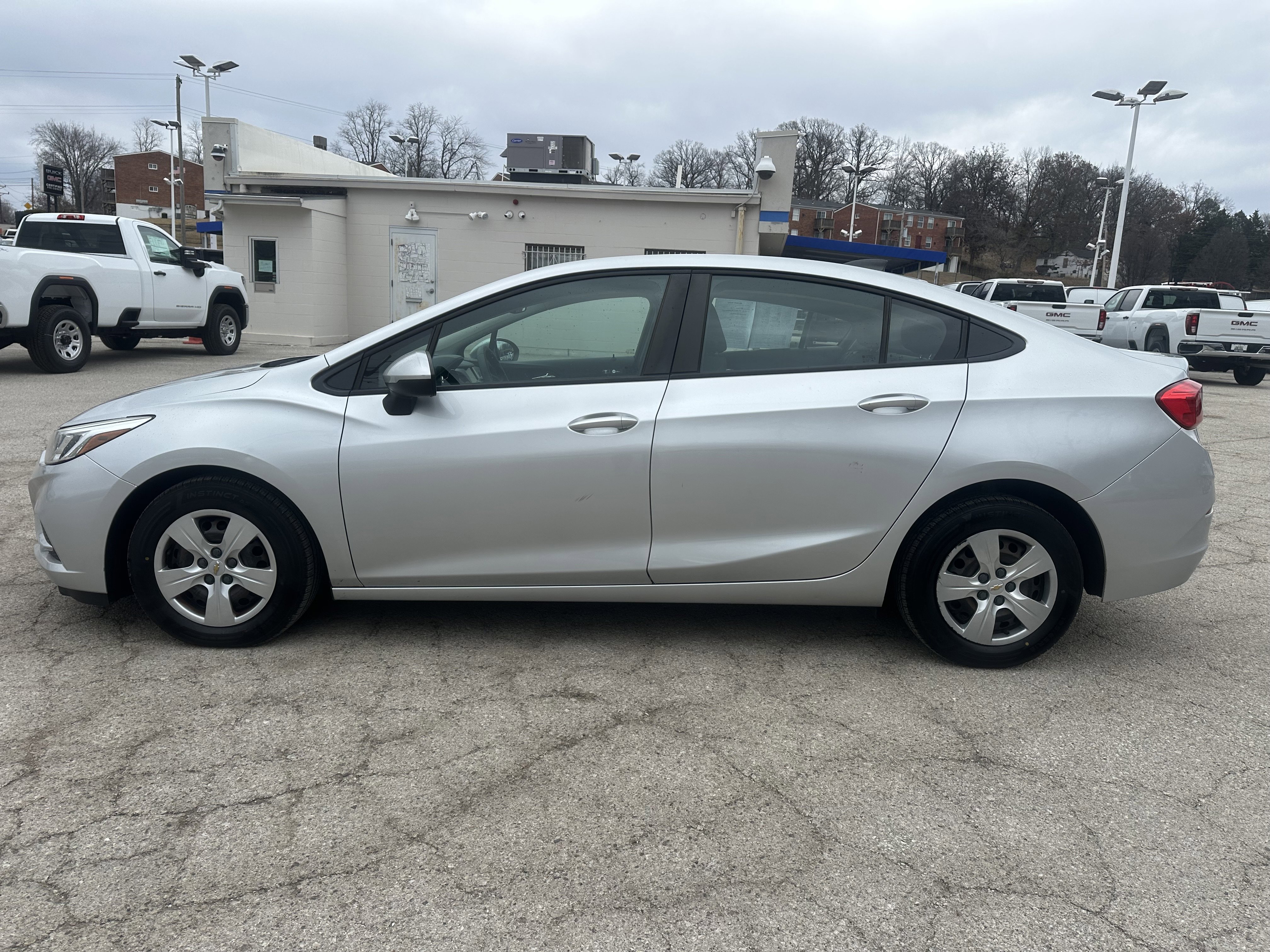 Used 2018 Chevrolet Cruze LS image 4