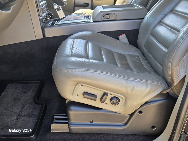 Used 2004 HUMMER H2 w/ Preferred Equipment Group AWD/4WD image 10