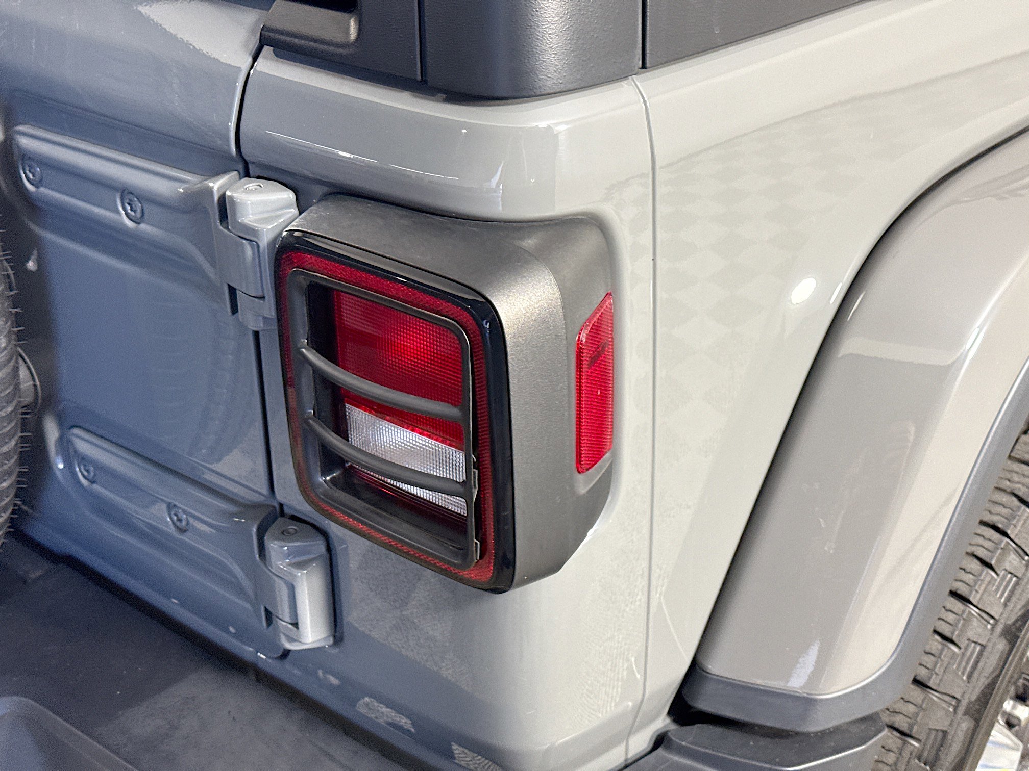 Used 2018 Jeep Wrangler Unlimited Sahara image 34