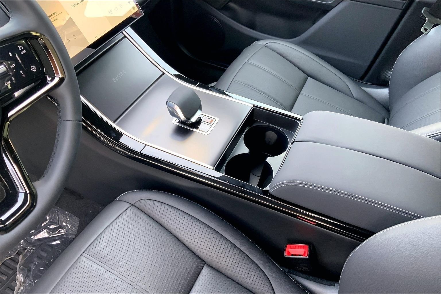 New 2026 Land Rover Range Rover Evoque Hoxton AWD/4WD image 7