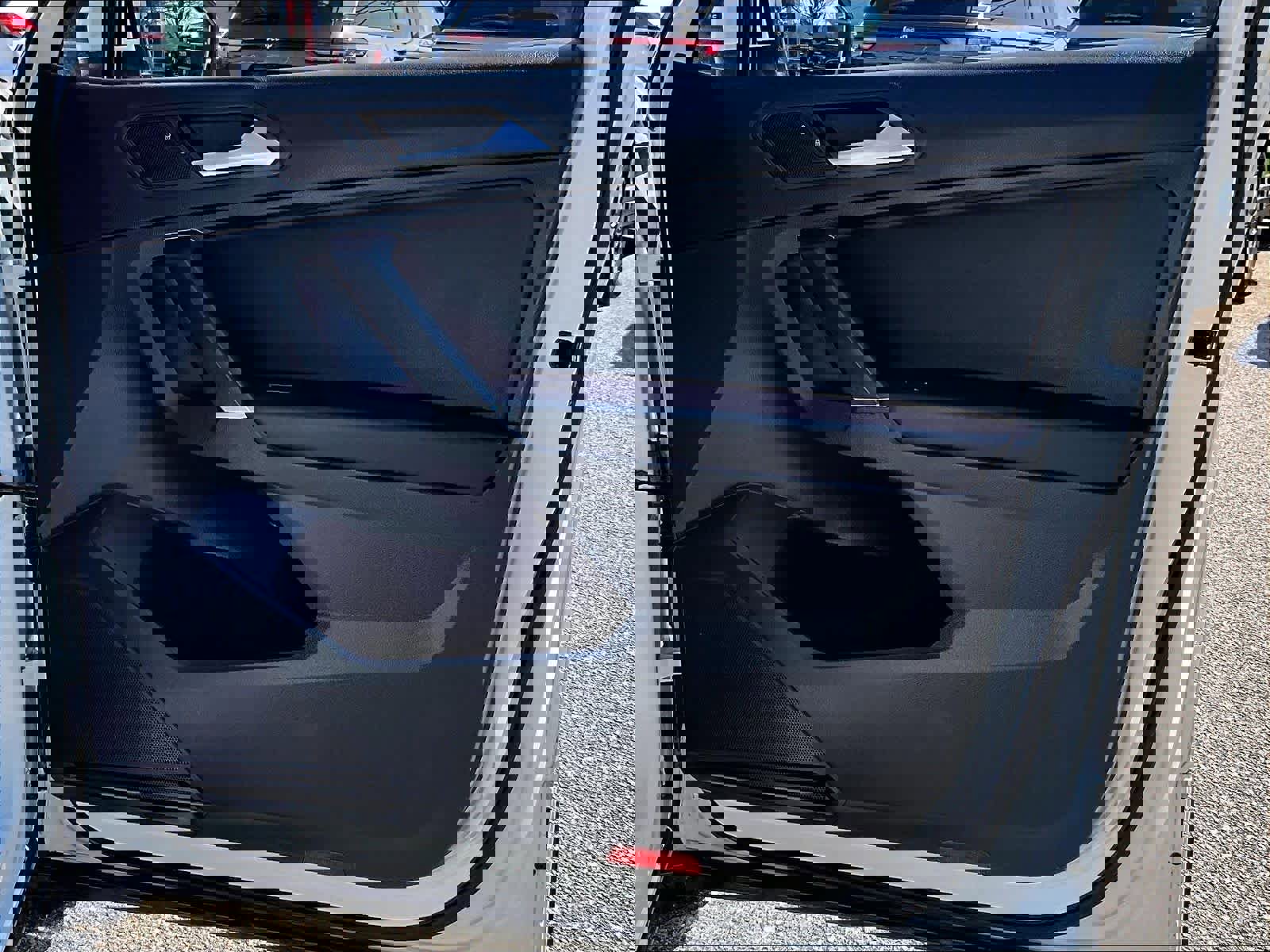 Used 2020 Volkswagen Tiguan SE AWD/4WD image 12