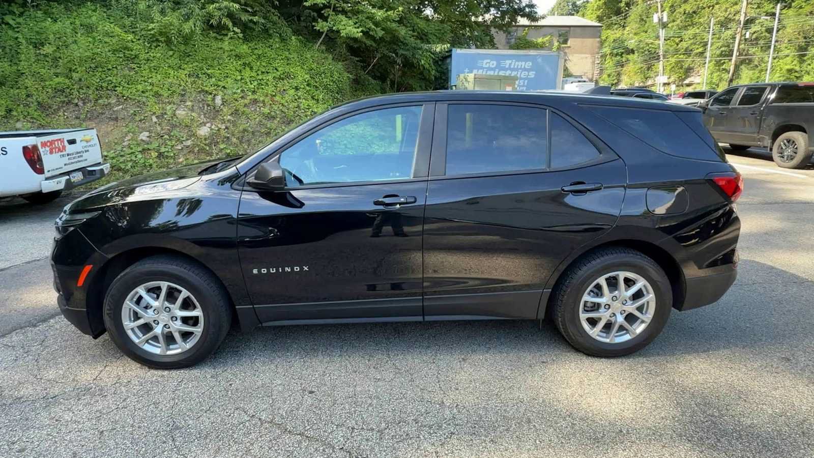 Used 2023 Chevrolet Equinox LS w/ LS Convenience Package AWD/4WD image 5