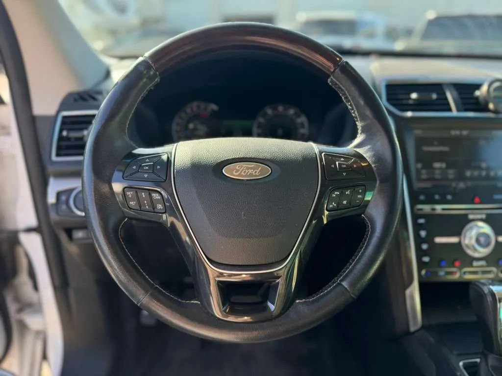 Used 2016 Ford Explorer Platinum image 18