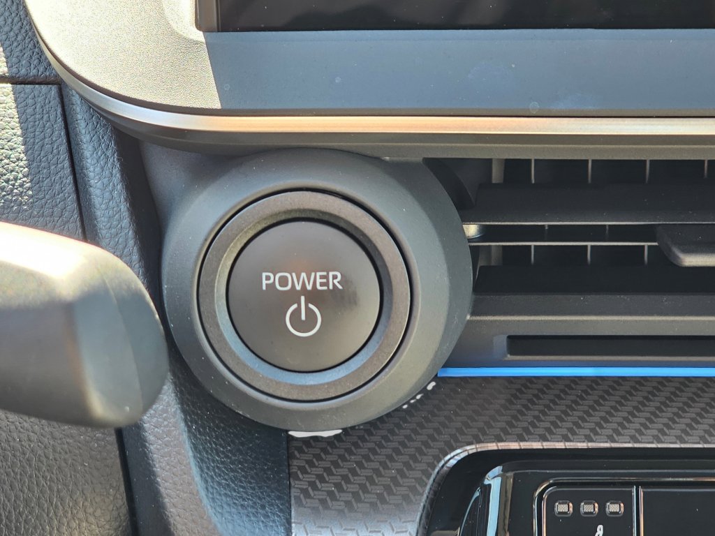 Used 2025 Toyota Prius XLE image 8