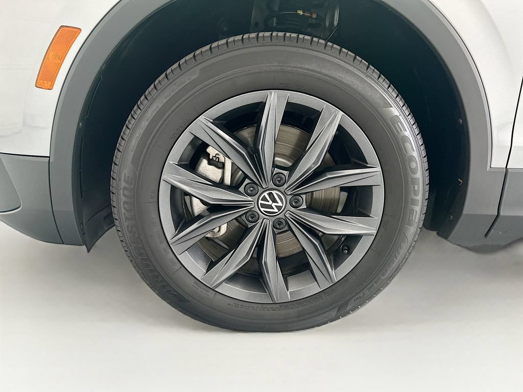 Used 2023 Volkswagen Tiguan SE FWD image 28