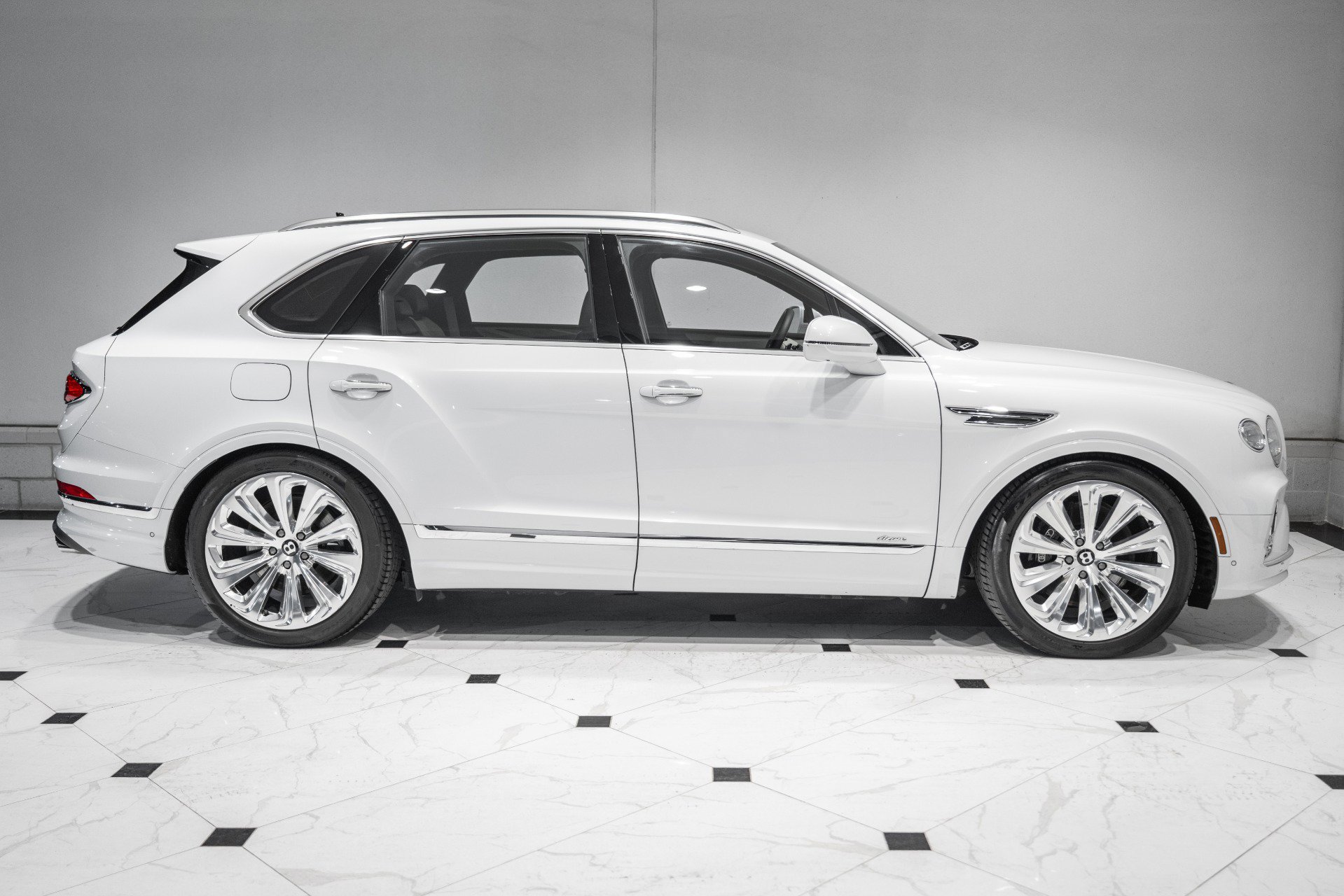 Used 2023 Bentley Bentayga image 5