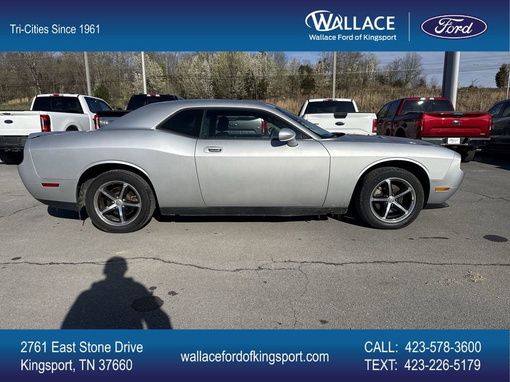 Used 2010 Dodge Challenger SE RWD image 4