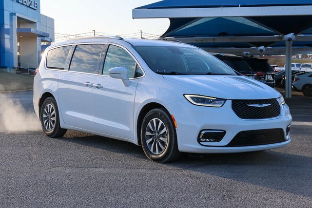 Used 2021 Chrysler Pacifica Touring-L image 1