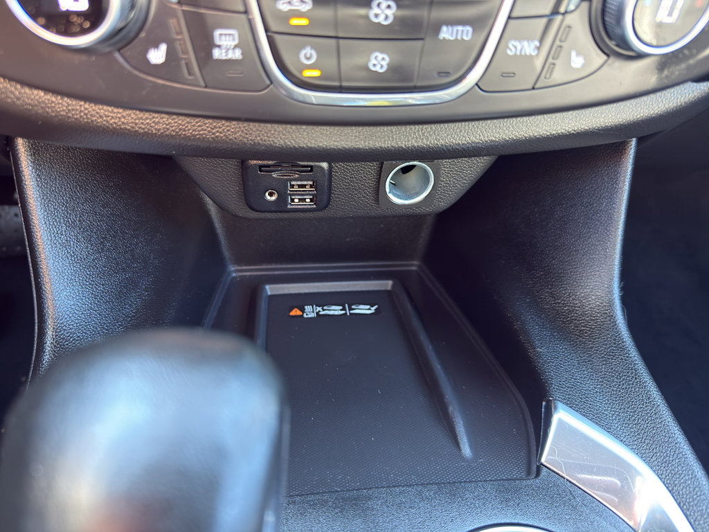 Used 2023 Chevrolet Traverse RS image 21