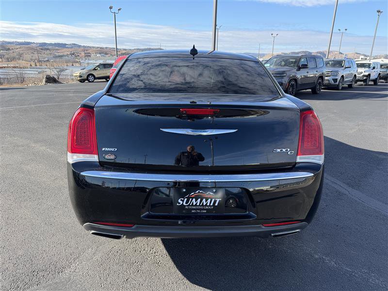 Used 2017 Chrysler 300 C image 6