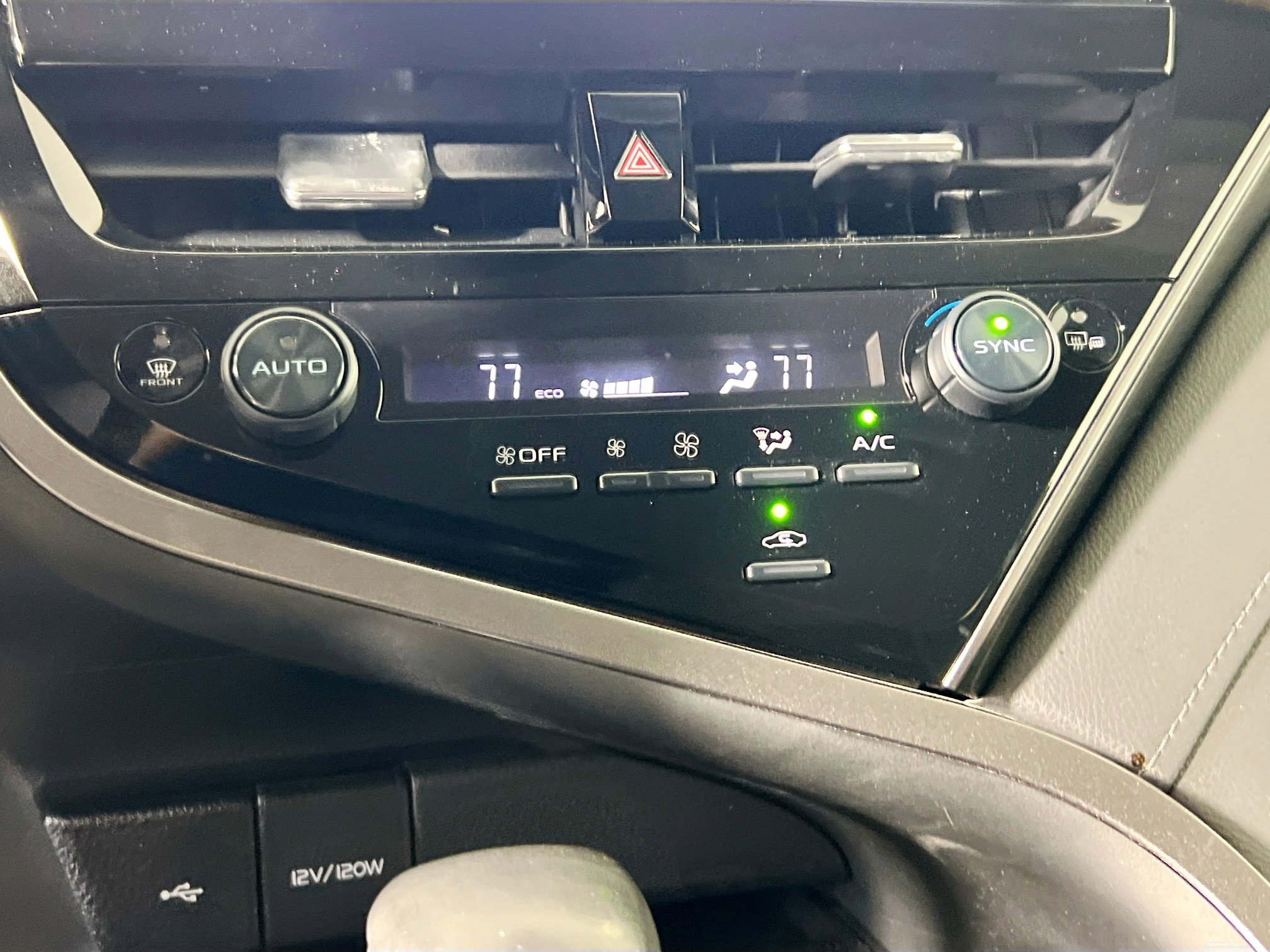 Used 2024 Toyota Camry XLE FWD image 27