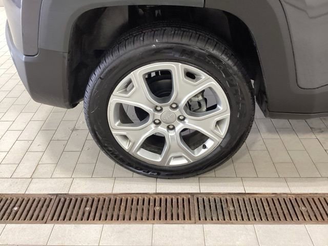 Used 2023 Jeep Renegade Limited image 24