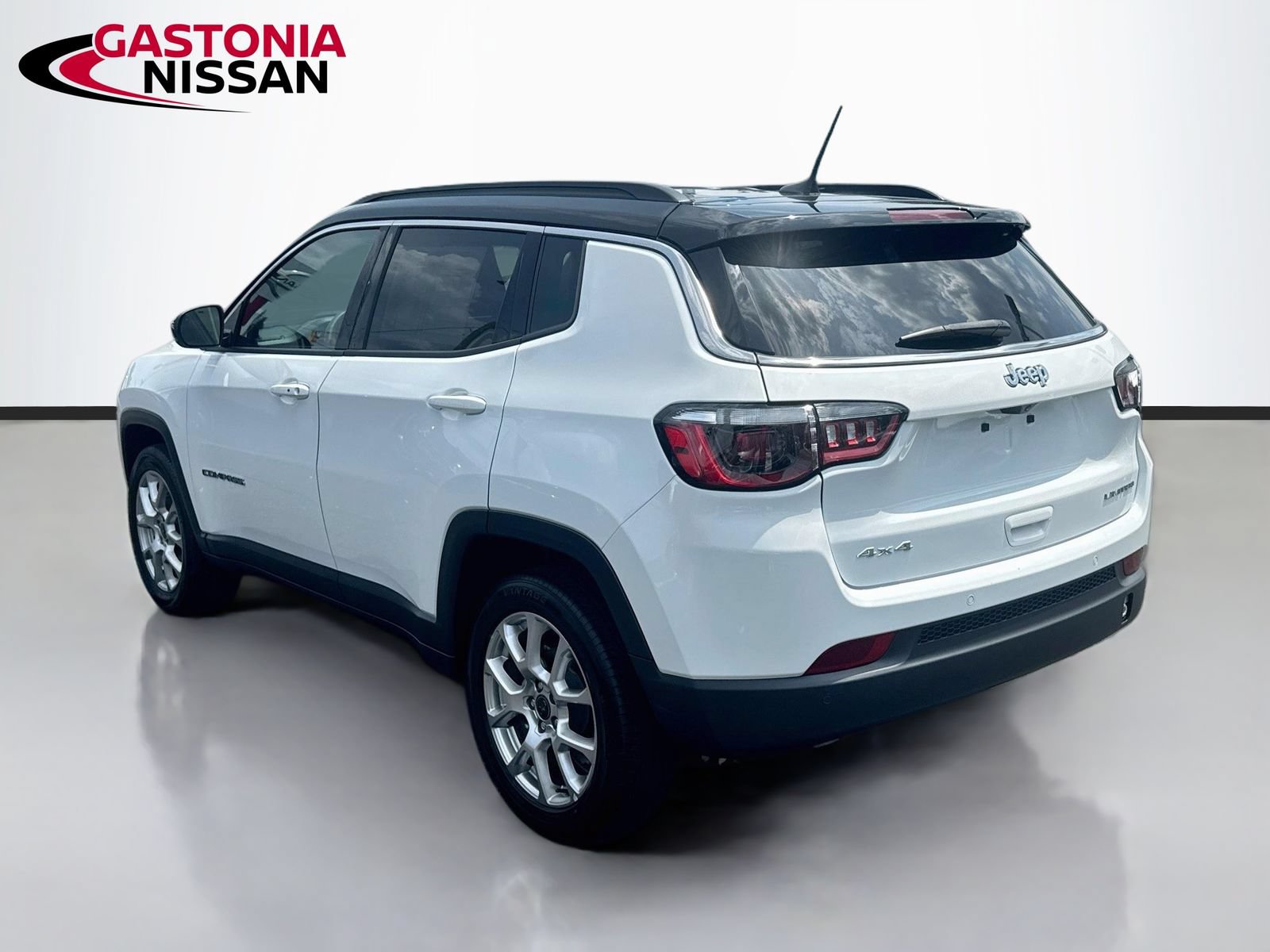 Used 2025 Jeep Compass Limited AWD/4WD image 6