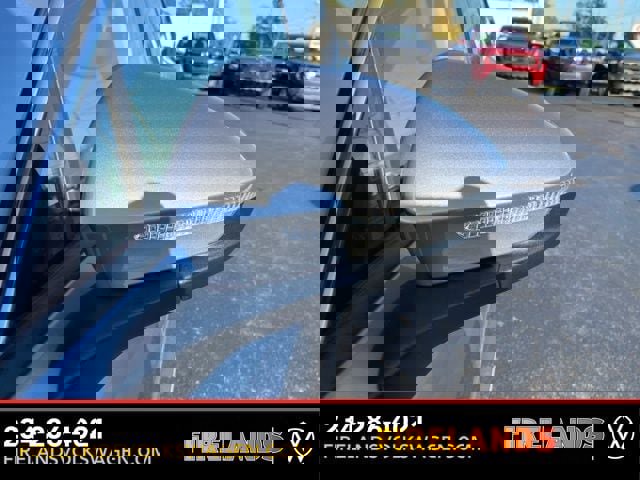 New 2025 Volkswagen Tiguan SE image 13