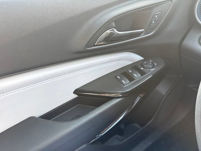 Used 2025 Chevrolet Trax LT FWD image 27