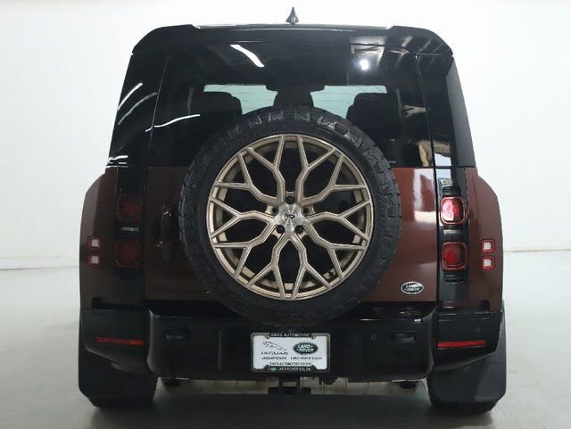 Used 2023 Land Rover Defender 130 X-Dynamic SE AWD/4WD image 7