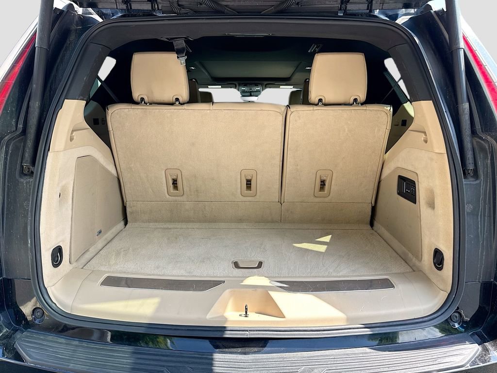Used 2024 Cadillac Escalade Premium Luxury RWD image 33
