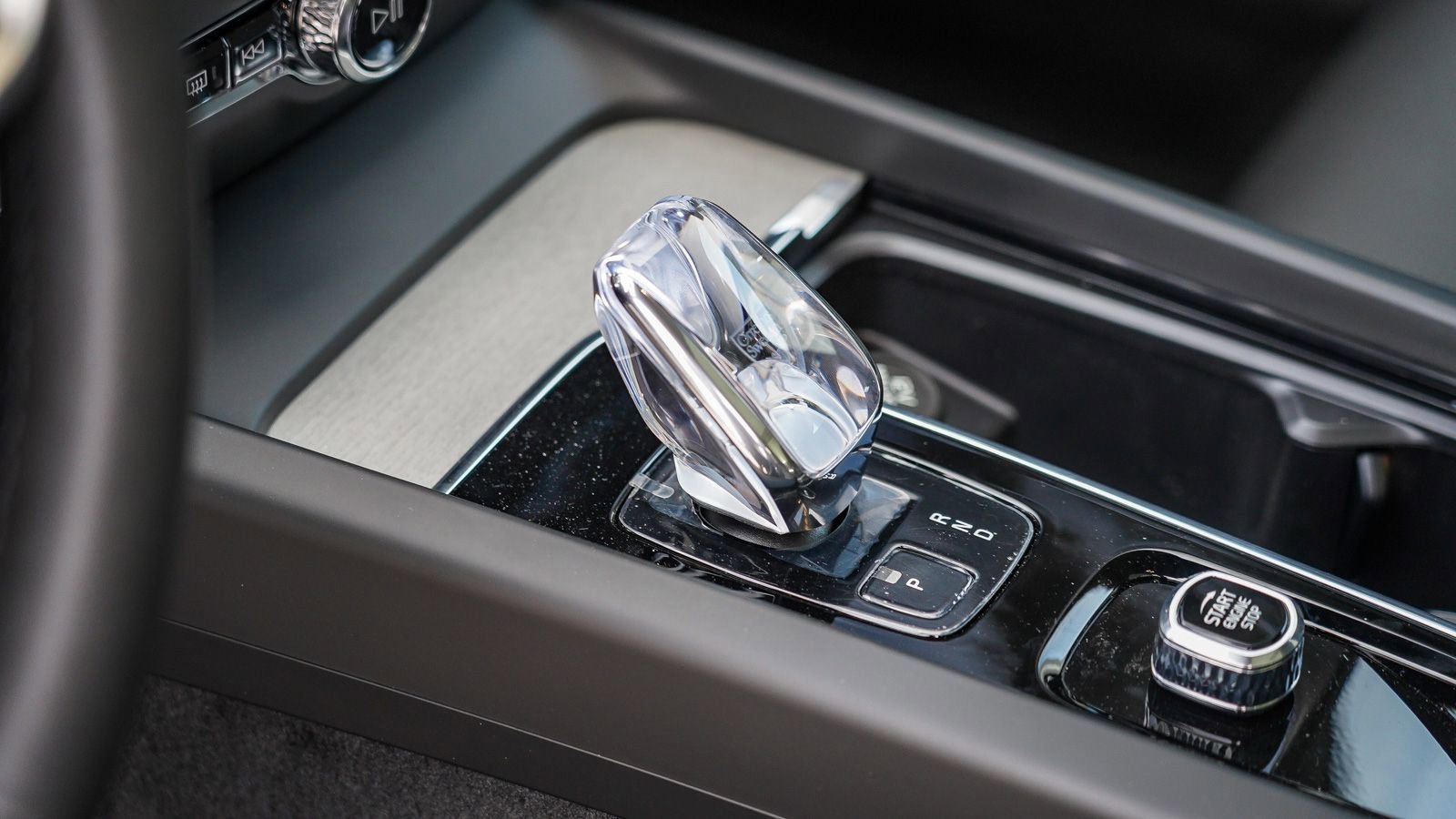 New 2025 Volvo V60 B5 Cross Country Ultra w/ Protection Package Premier image 23