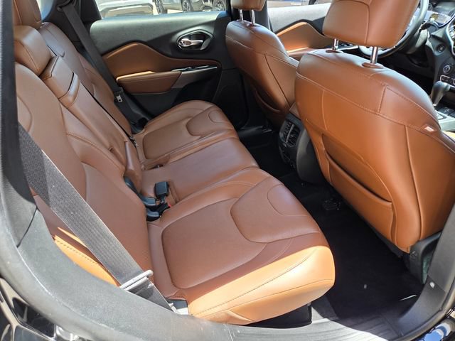 Used 2019 Jeep Cherokee Overland w/ Technology Group AWD/4WD image 14