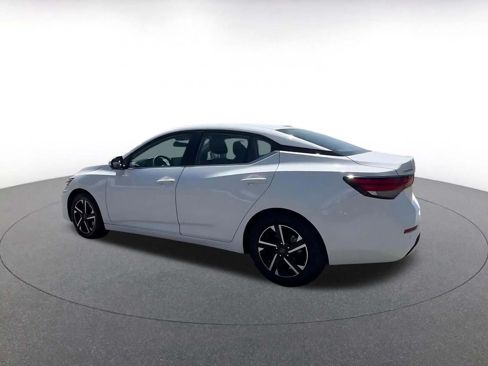 Used 2025 Nissan Sentra SV FWD image 10