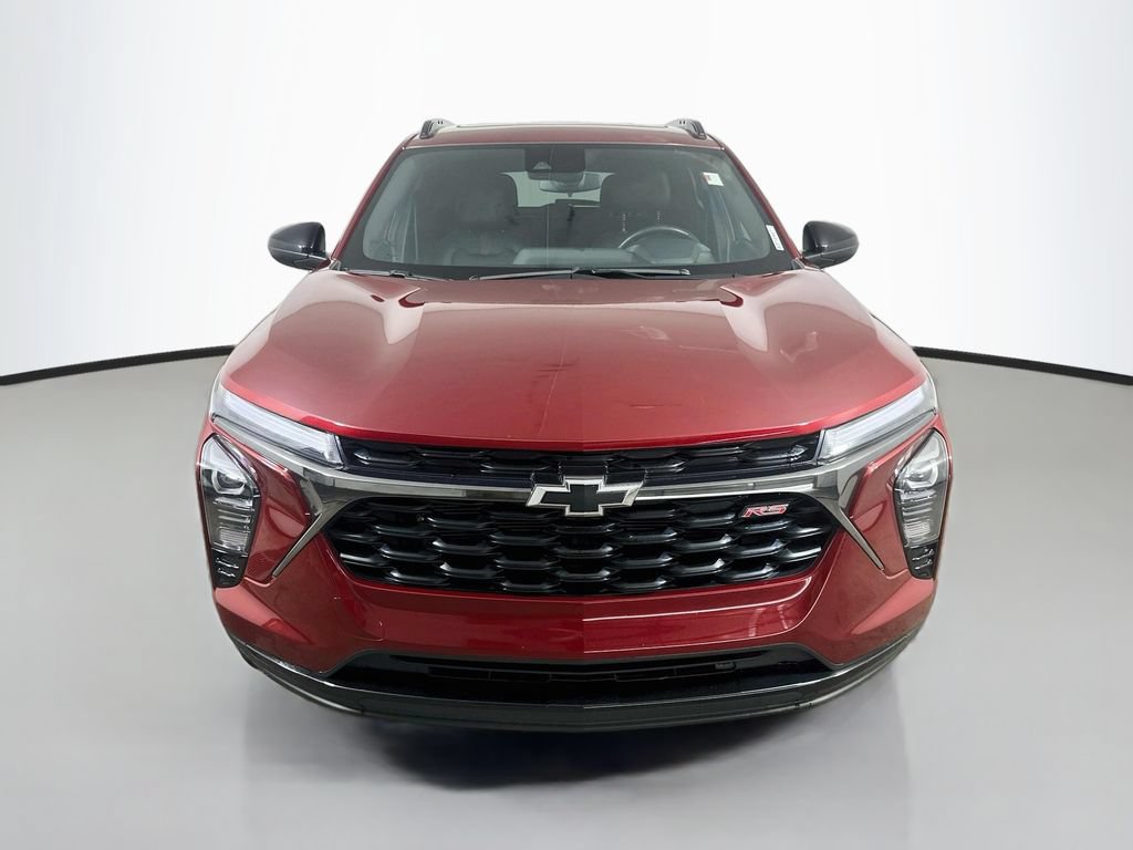 Used 2025 Chevrolet Trax RS w/ Sunroof Package FWD image 2