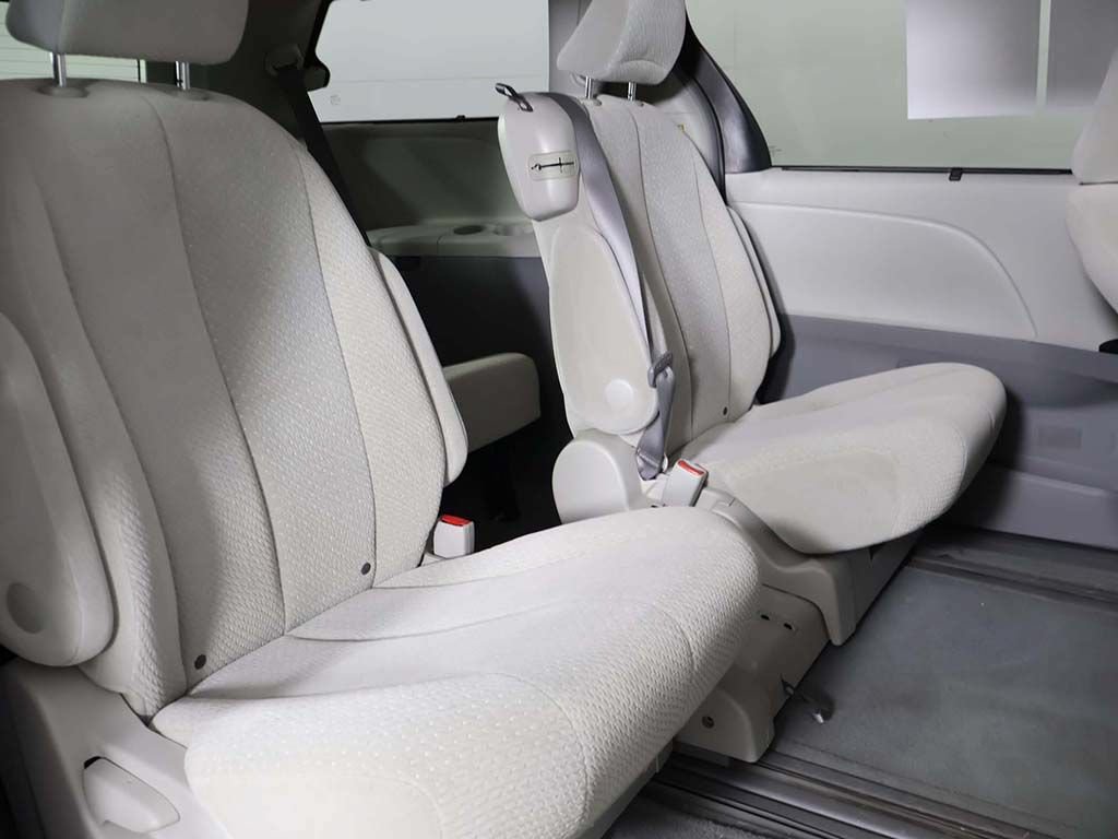 Used 2011 Toyota Sienna LE w/ Towing Pkg FWD image 26