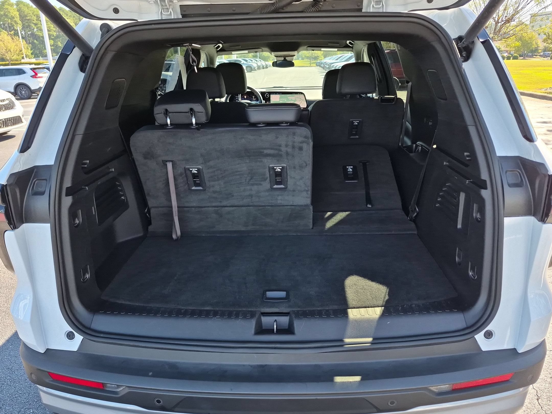 Used 2025 Chevrolet Traverse LT FWD image 34