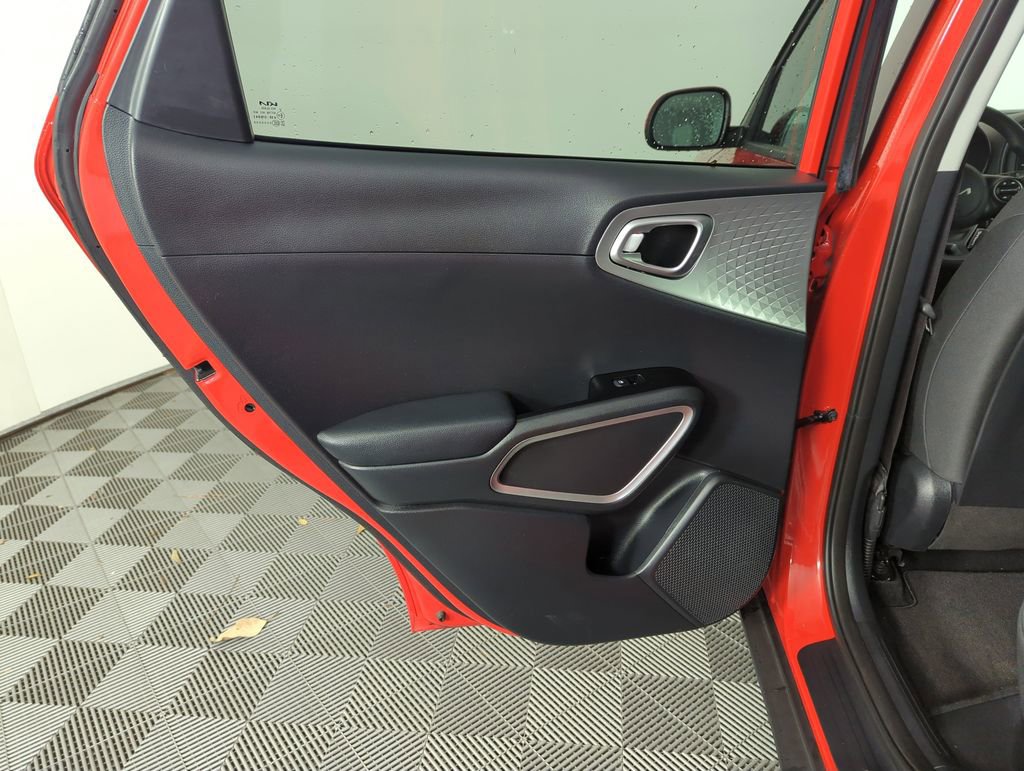 Used 2025 Kia Soul LX w/ LX Technology Package image 27