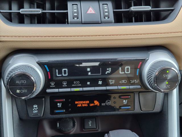 Used 2020 Toyota RAV4 Limited AWD/4WD image 18