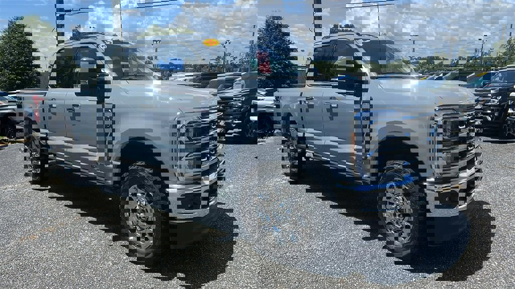 Used 2025 Ford F250 Lariat w/ Chrome Package image 3