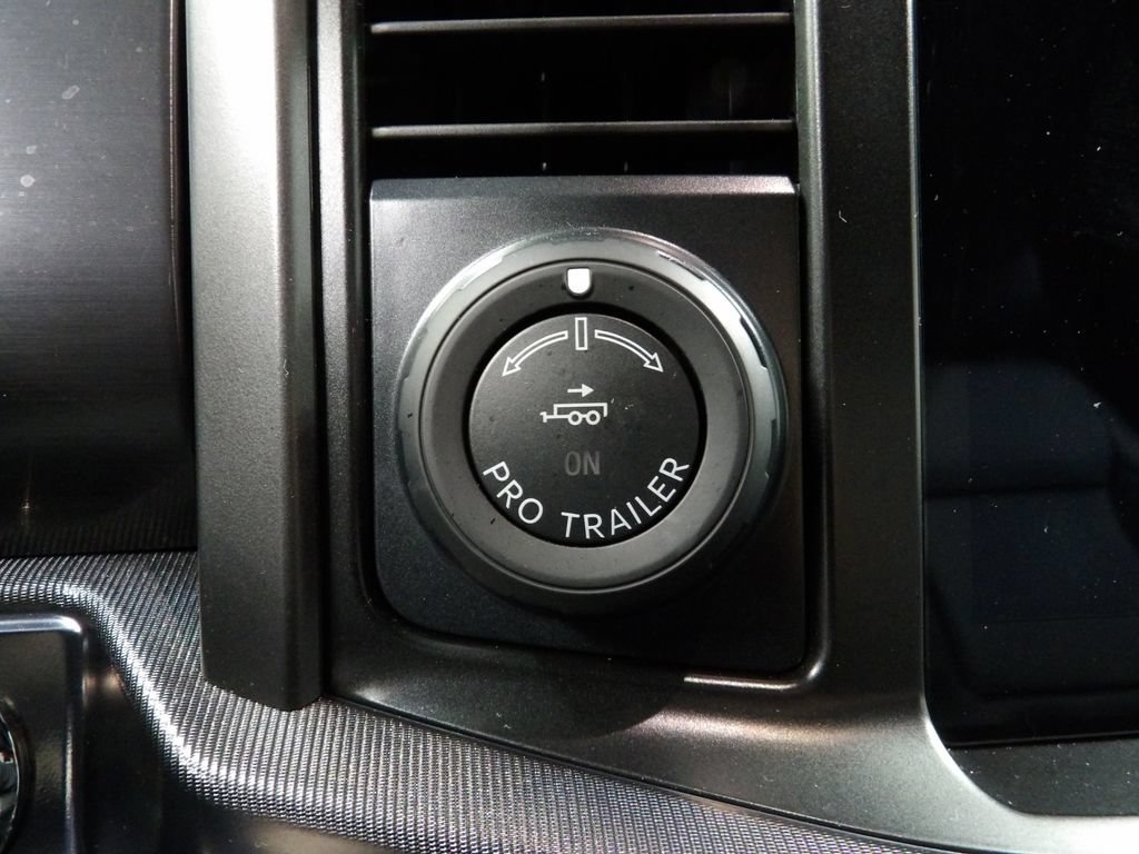 Used 2025 Ford F150 Lariat AWD/4WD image 59