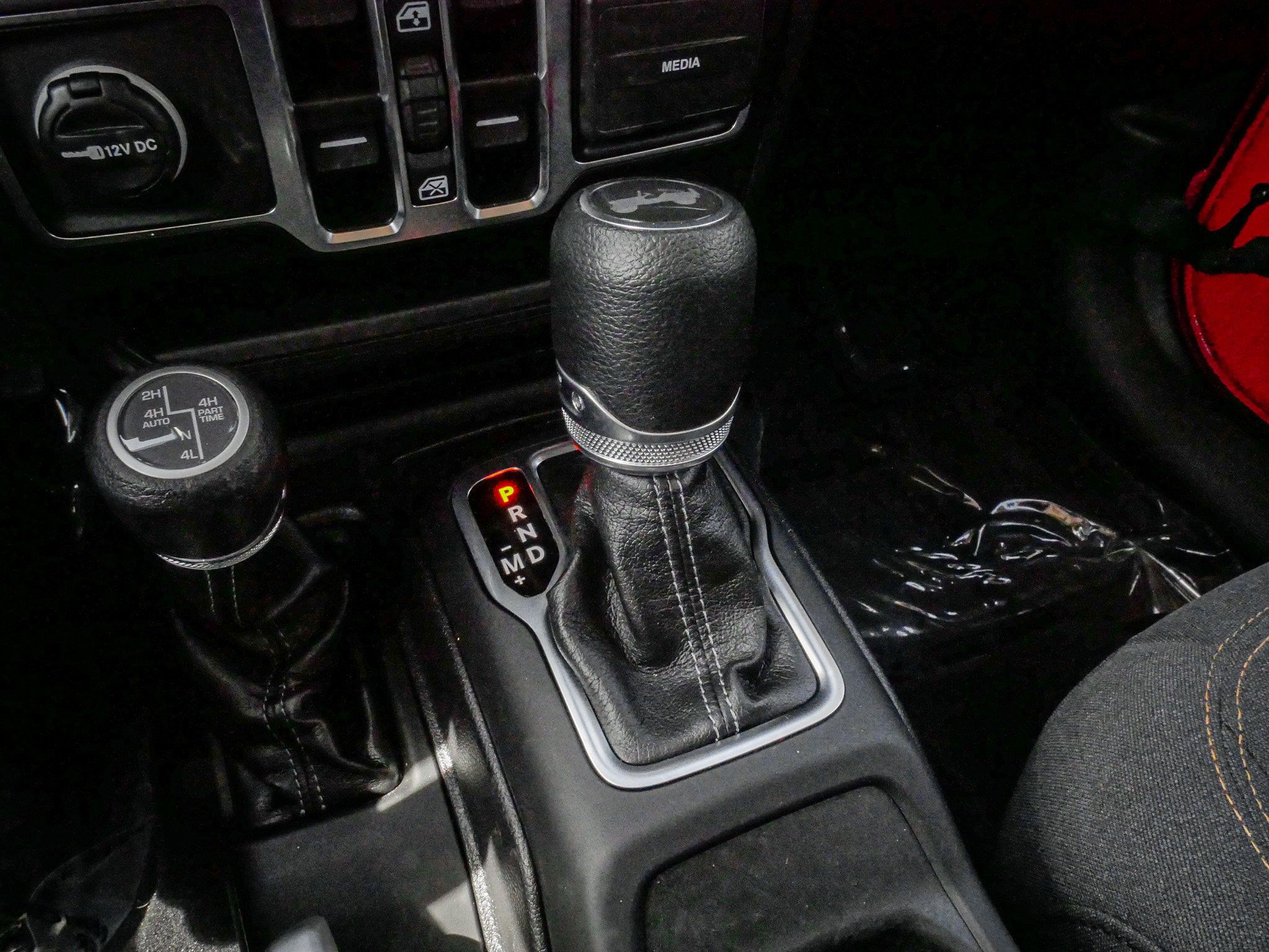 Used 2025 Jeep Wrangler Sahara image 25