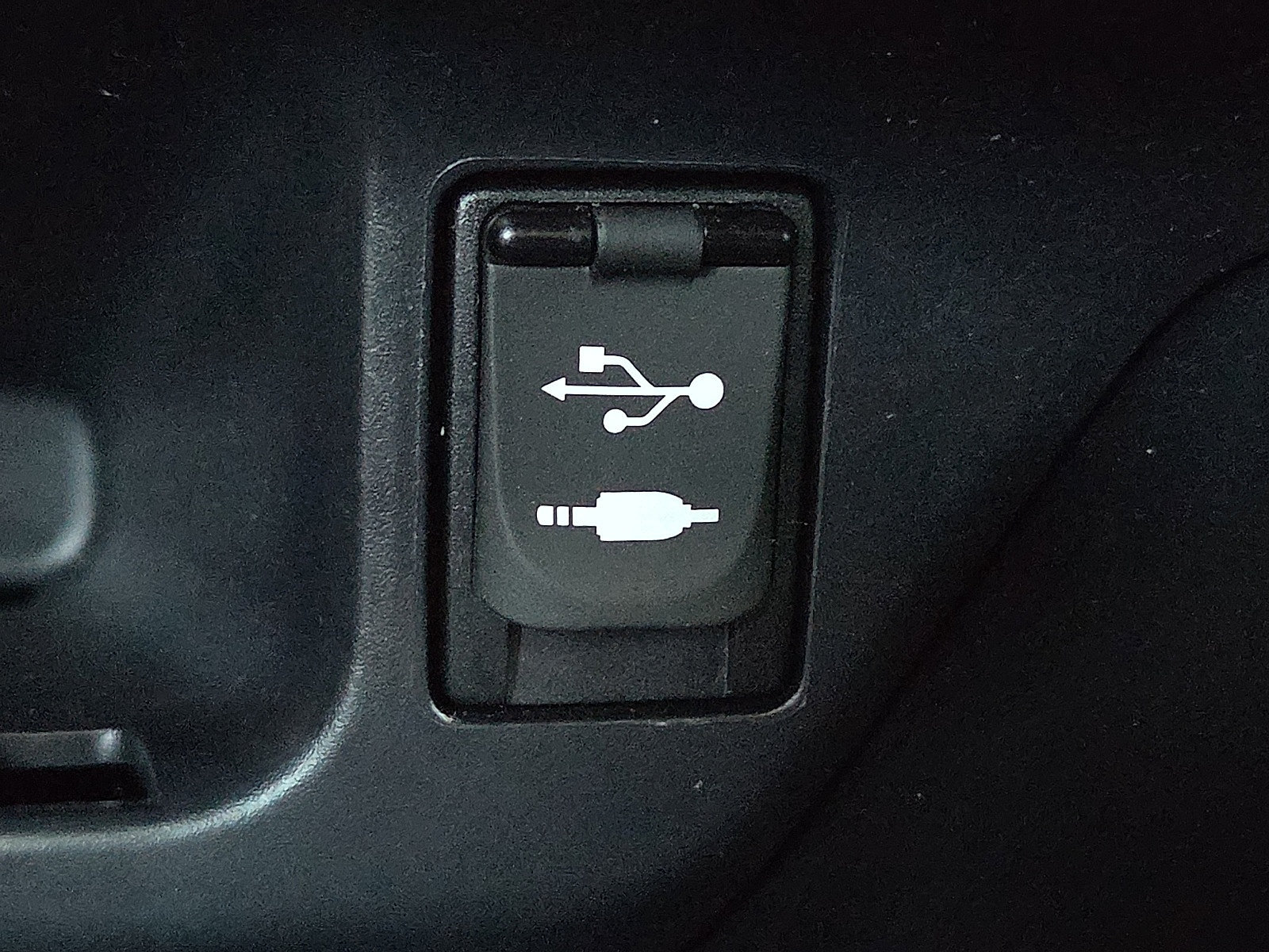 Used 2019 Toyota C-HR LE FWD image 19