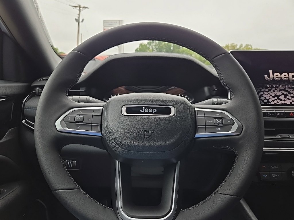 Used 2026 Jeep Compass Latitude image 37