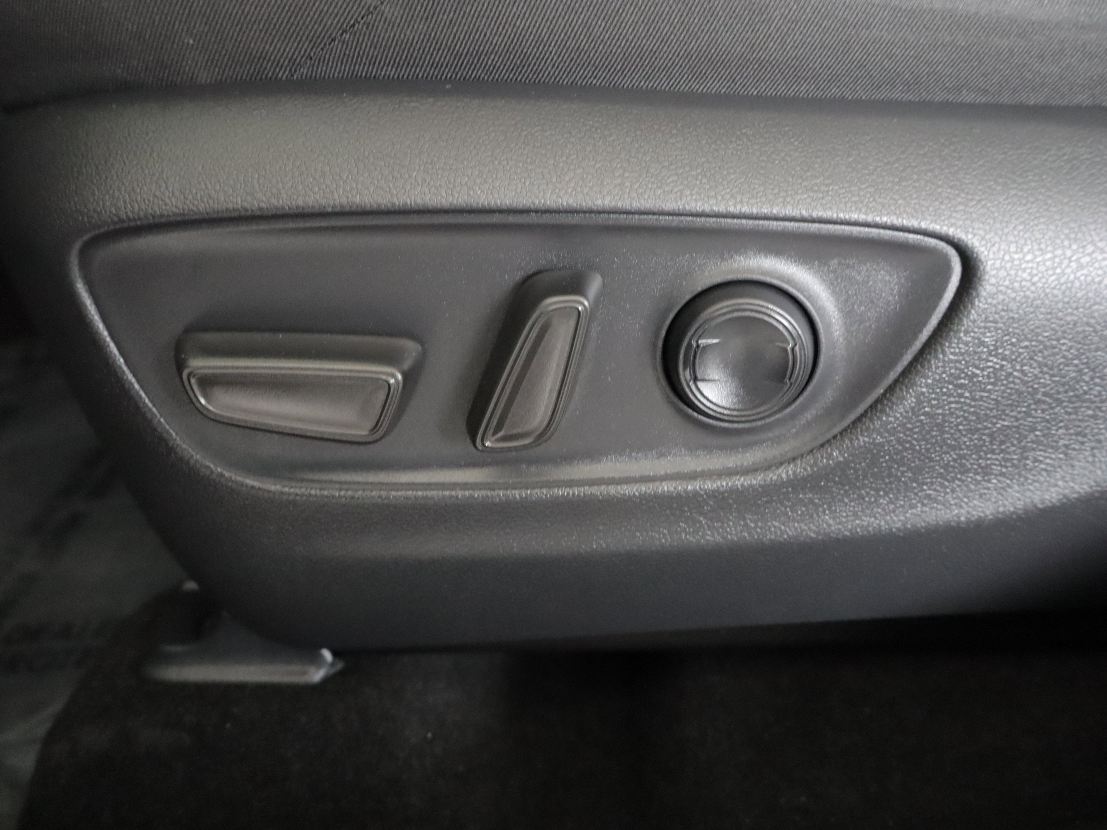 Used 2023 Toyota RAV4 SE w/ Weather & Moonroof Package AWD/4WD image 13