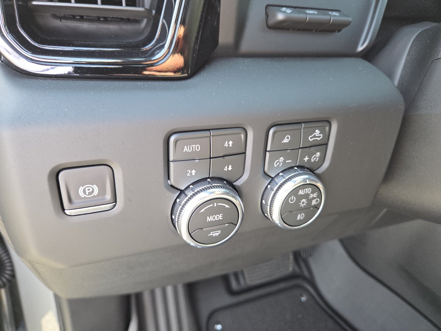 New 2026 GMC Sierra 1500 AT4 w/ AT4 Premium Package AWD/4WD image 6