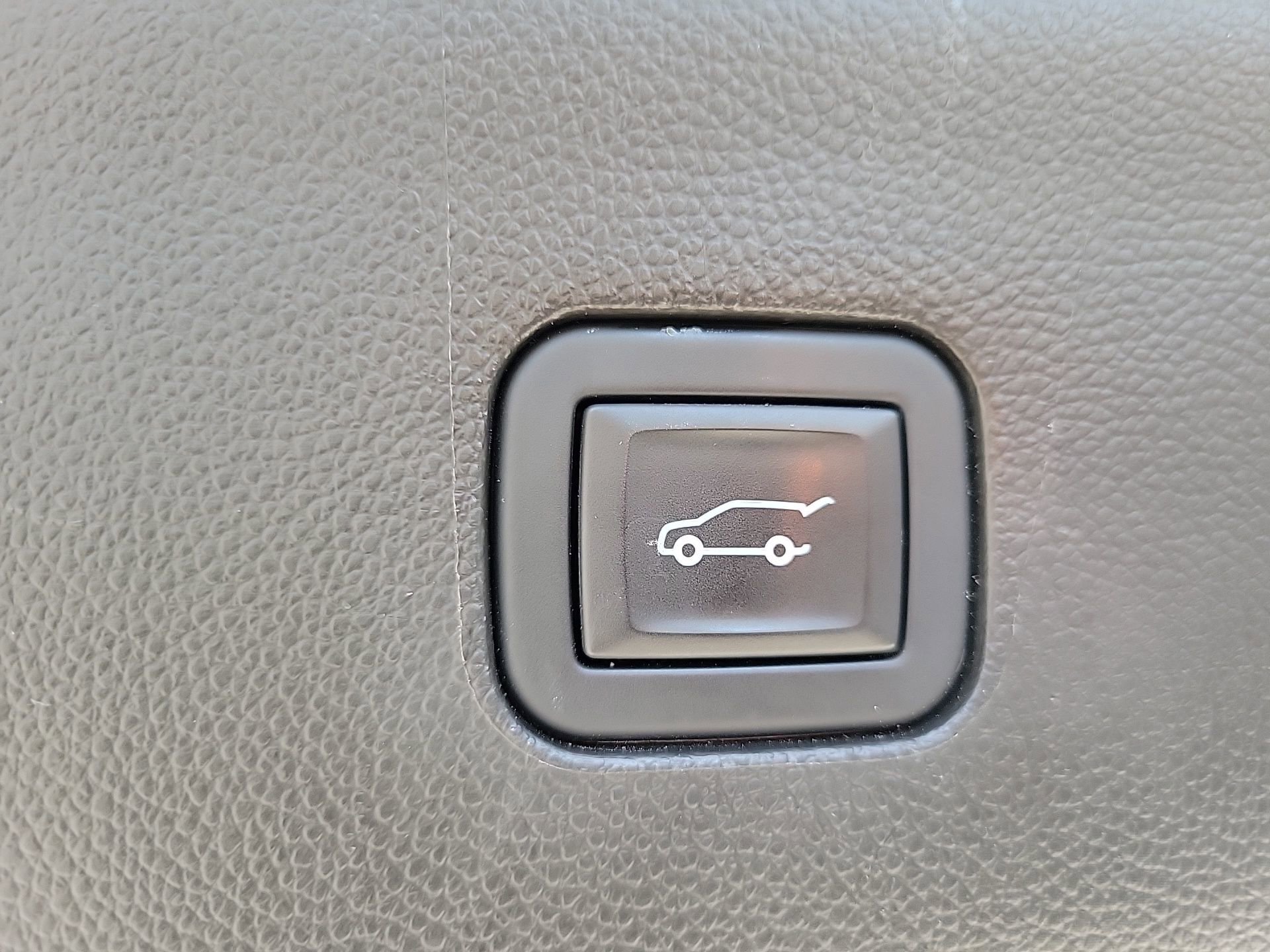 Used 2024 Buick Enclave Essence w/ Sport Touring Edition image 18